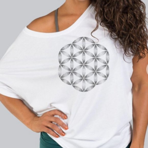 💥Host Pick💥 NWT Bamboo Viscose Dolman Top - Picture 1 of 3